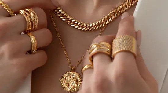 چگونه جواهرات را با لباس‌ خود ست کنیم؟